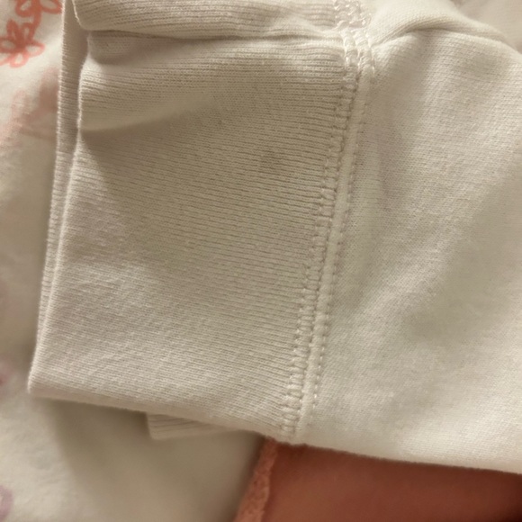 Sweatshirt & Hoodie - Picture 2 of 3